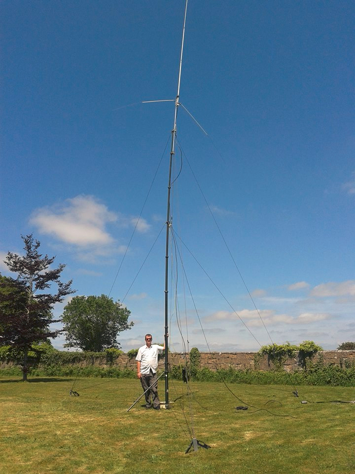Vertical antenna with M0WMB at St Ive field day